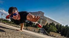 Cine e războinicul care îi testează pe românii care vor să câștige Ninja Warrior