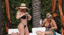 Chloe Ferry, cea mai vânată vedetă de reality show din Anglia, apariție imposibil de ignorat la piscină