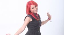 Veverita Alina de la “Happy Hour” isi sarbatoreste ziua de nastere pe scena
