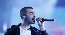 Momente frumoase pentru Joe Jonas! Fanii i-au făcut o surpriză