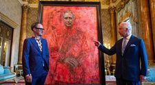Au vandalizat portretul Regelui Charles, la doar o lună de la dezvelire. Ce au lipit activiștii pe tablou, reacția monarhului