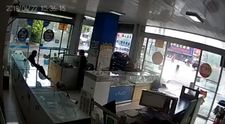 Atentie, caine la volan. Ce s-a intamplat cu masina, in momentul urmator