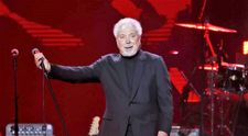 Tom Jones, confesiuni din intimitate: „Există întotdeauna Viagra, un pic de ajutor ici și colo este în regulă”