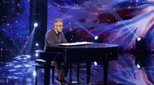 Teo Milea a cucerit întreaga sală cu acordurile de pian. Compozitorul arădean, care i-a rămas întipărit în minte lui Andi Moisescu, spectacol inedit: „A onorat show-ul prin prezența lui”