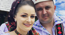 Amalia Ursu, o mămică super fit. Cum a pozat cântăreața la piscină