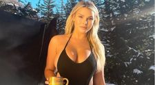 Kinsey Wolanski, cunoscută pentru acțiunile sale îndrăznețe, ”a comis-o” din nou. S-a lăsat curentată după baie