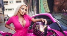 “Lumea crede că sunt proastă, dar nu există model de bikini mai deștept ca mine”. Cum își apără reputația