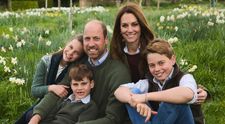 Cum arată fotografia de Crăciun trimisă de Prințul William și Kate Middleton în 2025. Detaliul care a atras imediat atenția