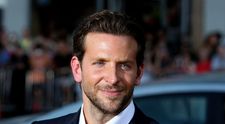 Bradley Cooper, surprins în ipostaze tandre alături de o cunoscută actriță de la Hollywood