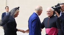 Regele Charles și Camilla au ajuns la Vatican, pentru o vizită istorică! Detaliul din ținuta reginei care a atras atenția tuturor