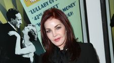 Priscilla Presley refuza sa imbatraneasca. Cum arata vedeta la 72 de ani