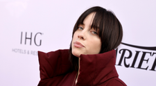 Billie Eilish recunoaște că a început să se uite la filme pentru adulți încă din adolescență