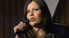 Recunoști puștoaica din imagine? Azi e una dintre cele mai frumoase și iubite artiste din showbiz, iar în 2009 a reprezentat România la Eurovision