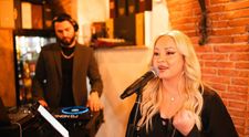 AVA, petrecere ca-n filme! Artista de la Vocea României și-a sărbătorit ziua de naștere într-un garaj