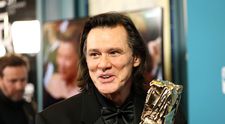 „Nu mă puteți convinge că ăsta e Jim Carrey”. Apariția actorului a stârnit un val de teorii și controverse online