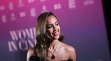 În urmă cu aproape 20 de ani era „cea mai frumoasă femeie din lume”. Azi are 44 de ani, trei copii și un divorț la activ! Cum arată Jessica Alba fără filtre și strop de machiaj