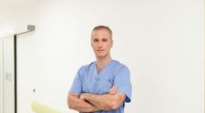 Recomandările ortopedului la începutul sezonului de schi: pregătirea fizică este esențială