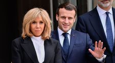 Emmanuel Macron a mâncat sarmale cu mămăligă în România