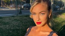 Hannah Palmer, apariție irezistibilă într-un body transparent. Nu ratează nicio ocazie ca să-și etaleze bustul generos