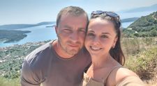 Godină i-a descris pe românii aflați la plajă:“Gălăgioși, proaspăt tunși, târăsc sacoşe mari termoizolante