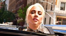 Lady Gaga, sărut în public cu un bărbat din anturajul ei. Nu e Bradley Cooper