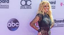 Britney Spears a pozat fără haine la doar o zi după ce a scăpat de sub tutela tatălui ei