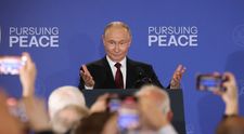 Ironia sorții. Ce au mâncat jurnaliștii ruși în avionul care îi ducea la summit-ul dintre Trump și Putin. ”Kremlinul nu duce lipsă de umor”