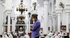 Distanțarea socială în timpul Ramadanului. Musulmanii au luat cu asalt moscheile
