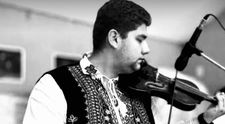 El este tânărul din Gorj care a fost lovit de fulger în timp ce cânta la vioară. La ce era conectat instrumentul când s-a întâmplat tragedia: „Exact în timpul ăla...„