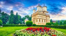 Bisericile s-au redeschis, dar în anumite condiții și cu reguli stricte. Ce trebuie să știe enoriașii