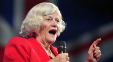 Crima care a șocat Marea Britanie. Fosta deputată Ann Widdecombe, victima unui bărbat care a călătorit cinci ore ca să ajungă acasă la ea. Ce i-a făcut acesta
