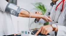 Un nou studiu schimbă tot ce știai despre tensiune: valoarea sub care îți poți proteja inima și creierul