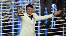 Stupoare la Sanremo: un napoletan de 56 de ani a câștigat cu o melodie „de nunți”. Italienii au explodat pe internet: 