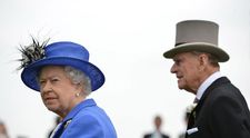 Povestea impresionantă a verighetei deținute de Regina Elisabeta a II-a, decorată cu o inscripție secretă