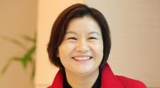 S-a născut într-o familie săracă, a lăsat școala la 15 ani, iar acum este cea mai bogată femeie din China. Cum a ajuns Zhou Qunfei să dețină o avere colosală