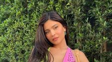 Kylie Jenner, cea mai sexy prezență la petrecerea organizată de sora ei, Kendall Jenner. Ce ținută a ales bruneta