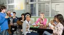 Si-a socat toti colegii. Un baiat de 10 ani a venit la ore imbracat in haine de FATA si vrea sa-si schimbe sexul