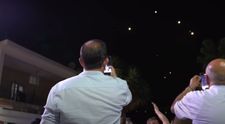 Scene incredibile în Liban. Invitații de la o nuntă petrec nestingheriți și filmează cerul plin de rachete care se îndreaptă asupra Israelului