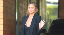 Chrissy Teigen, cu și fără machiaj pe față în aceeași fotografie. „Am crezut că ai un ochi vânăt”