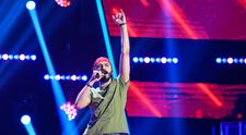 Antrenorii, uluiți de prestația rock a lui Vlad Atanasiu! Cine este graficianul, fost farmacist, care a zguduit scena de la Vocea României: „Nu am avut niciodată ocazia să lucrez cu o voce ca a ta în 13 sezoane!”