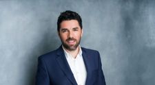 Bucurie mare în familia lui Alex Dima. Prezentatorul a devenit tată de băiat