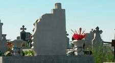 Ce făcea tatăl copilului din Cluj, care a murit după ce a fost strivit de o cruce în cimitir, în timp ce micuțul își dădea ultima suflare