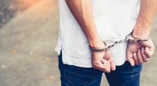 O adolescentă de 14 ani din Oradea, dată dispărută de familie, se afla într-un apartament cu iubitul de 44 de ani. Ce a declarat bărbatul la audieri, după ce a fost arestat