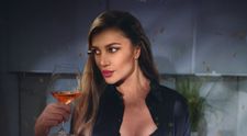 Lora, ipostaze incendiare în cel mai recent videoclip. A lansat „Ziua ta”, o poveste despre iubire și răzbunare