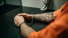 Un român a fost condamnat la închisoare din cauza tatuajelor de pe corp. Ce avea inscripționat pe piele: „Eram tânăr și prost...”