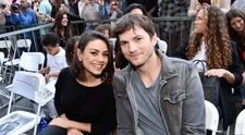 Ashton Kutcher și Mila Kunis dau concert în bucătărie! Au amuzat o lume întreagă cu piesa La Vaca Lola