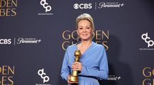 Jean Smart strălucește în Rhea Costa la Globurile de Aur 2025: Eleganță românească pe covorul roșu