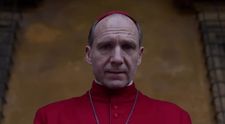 Eveniment pe VOYO! Cu o zi înainte de adunarea cardinalilor la Vatican pentru alegerea unui nou Papă, platforma de streaming oferă cinefililor filmul Conclav