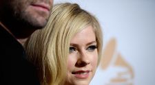 Avril Lavigne a revenit in lumina reflectoarelor dupa lupta impotriva bolii Lyme