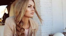 3 modele de cozi impletite spectaculoase. Cum sa atragi atentia cu coafura ta